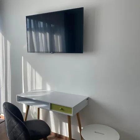 Zentral Gelegene Schoene In Mitte, Direkte Naehe Zum Klinikum, Balkon *