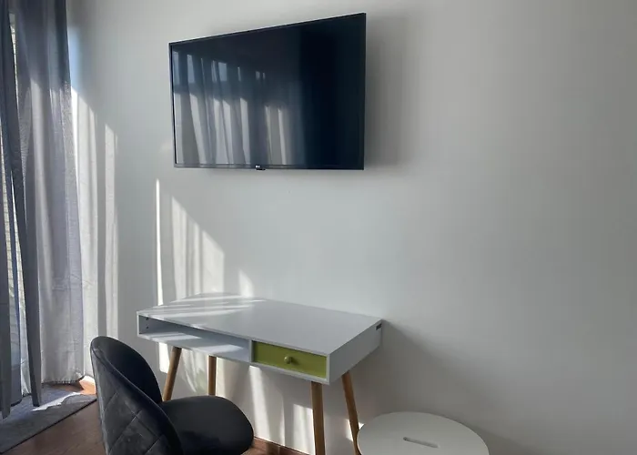 Zentral Gelegene Schoene In Mitte, Direkte Naehe Zum Klinikum Im Viertel , Balkon *